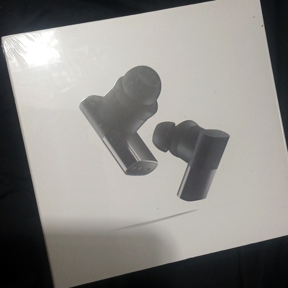 Onyx White On-Ear Headphones with Sleek Design